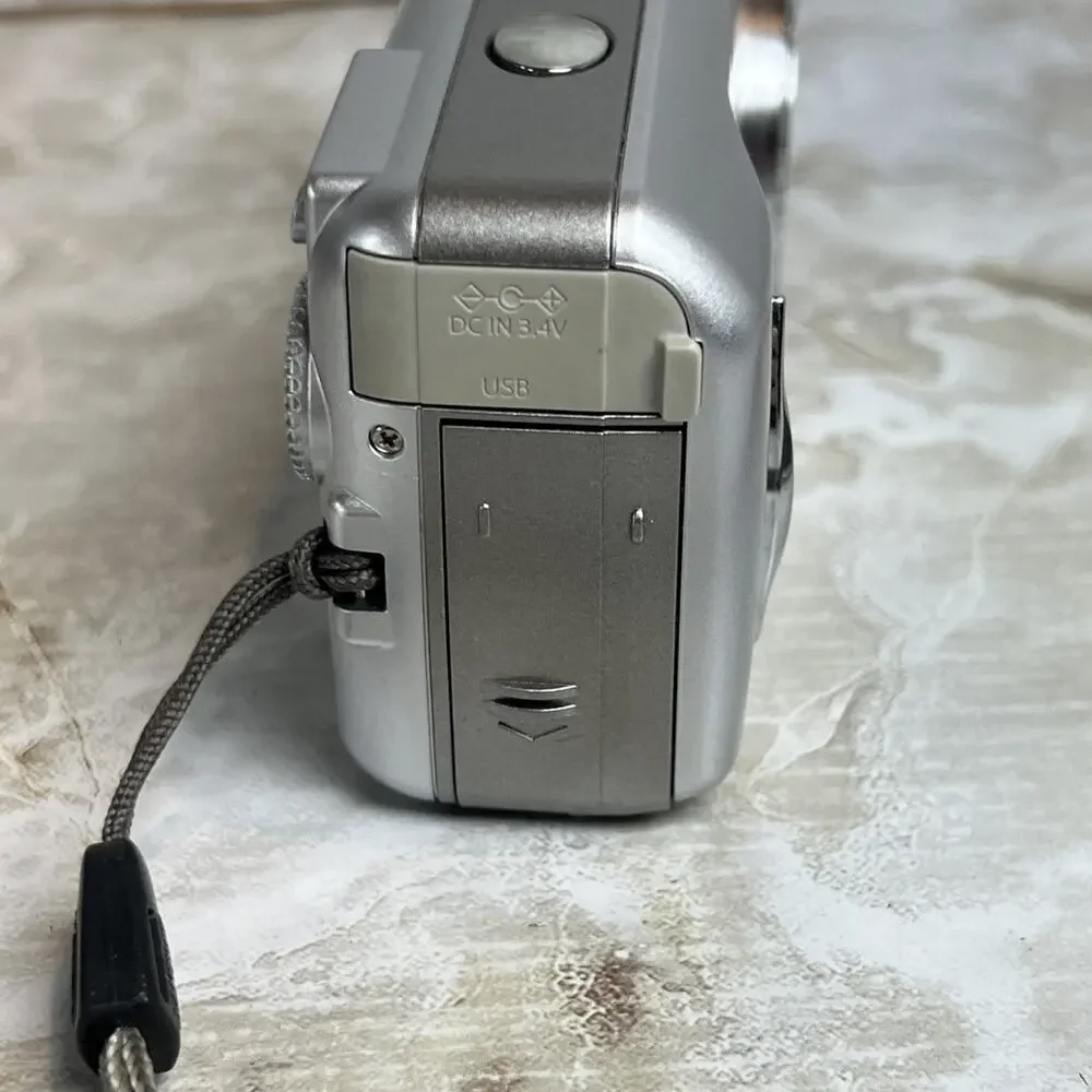 Olympus Camedia D-545 Zoom Digital Camera 4.0 MP Tested Working